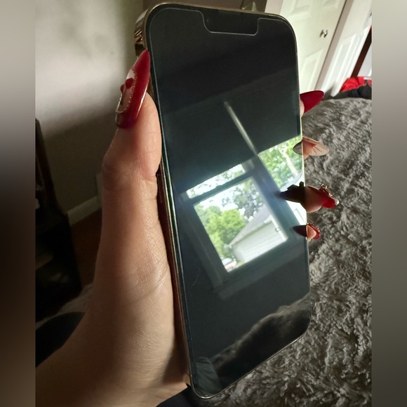 iPhone 13 pro - Picture 2 of 4